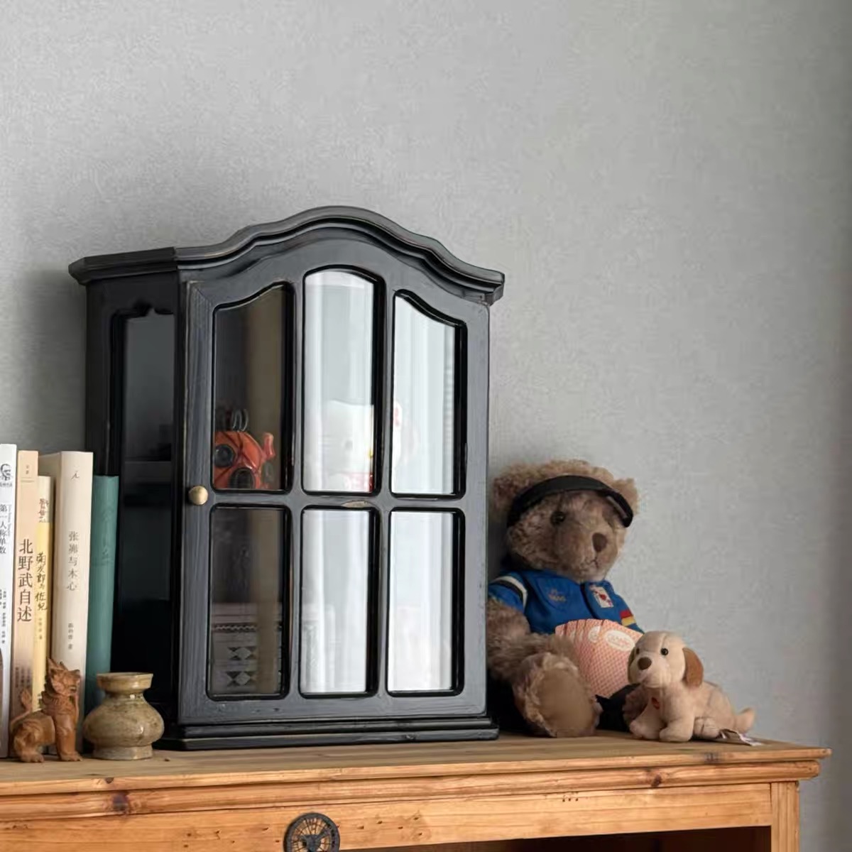 Vintage wandkast van verweerd  - Vintage Collectible Furniture recensie en prijs